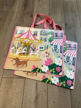 Homegoods TJMaxx Marshalls Dog Carousel Print Shopper Tote Bags Set of 2 NWOT